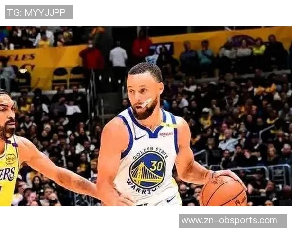 理查德成为球队历史第三位新秀单场30分5三分与库里穆迪并肩前行